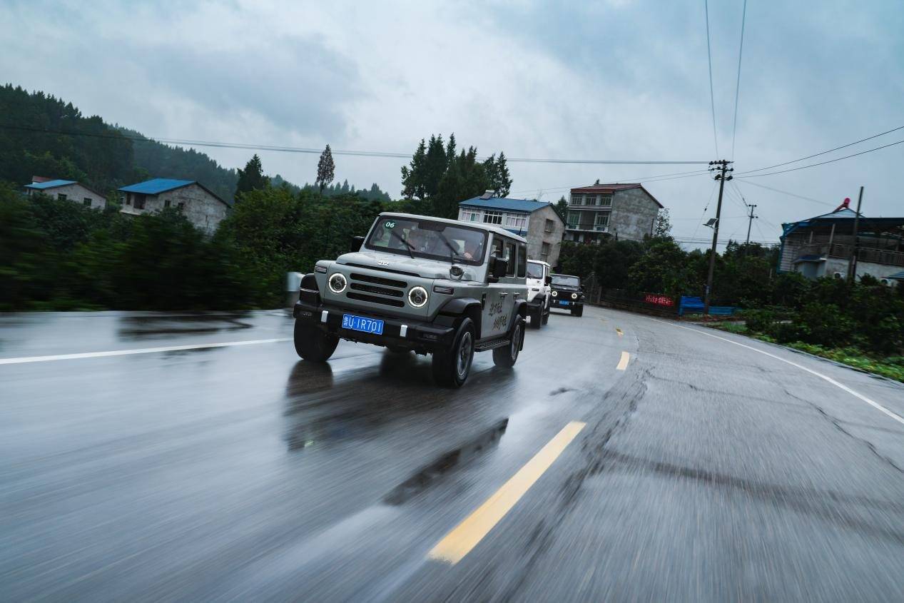 不是復(fù)古 而是回到越野本能212 T01柴油版試駕