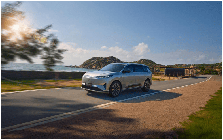 東風(fēng)奕派雙車山城煥新上市,首批車主交付儀式舉行