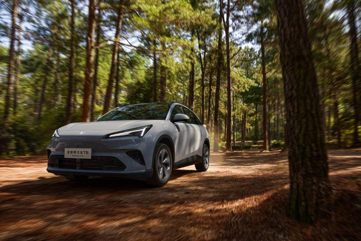 極狐阿爾法T5智駕平權(quán)終落地,15 萬(wàn)內(nèi)唯一城市 NOA SUV 登場(chǎng)