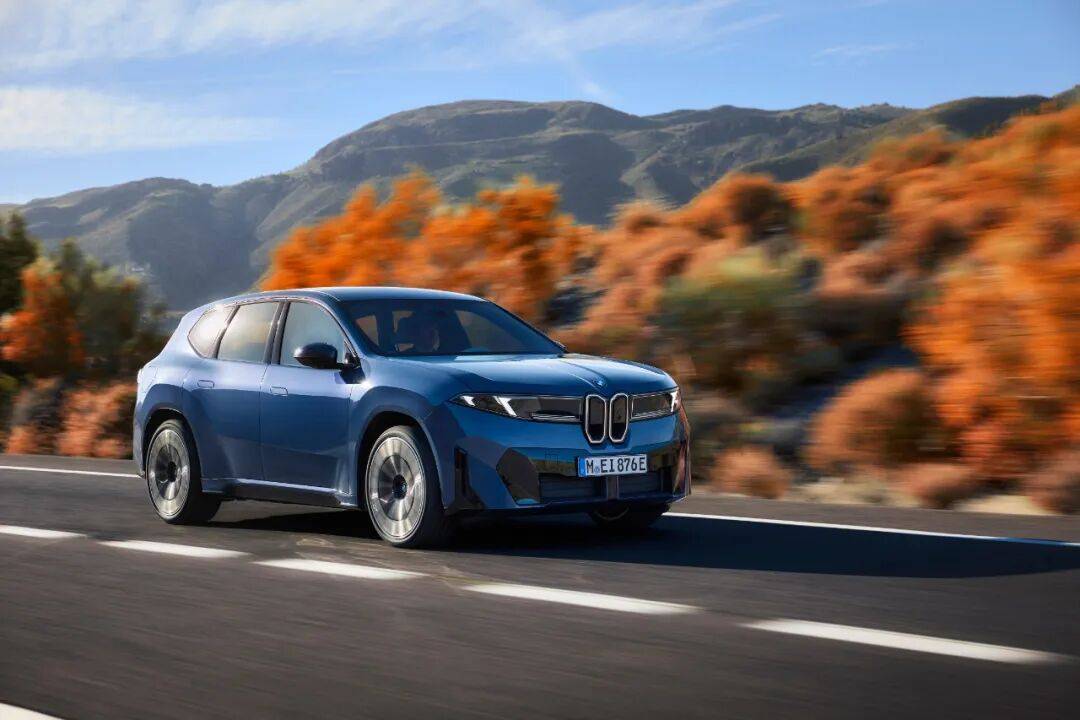 130km/h不用握方向盤,寶馬智駕真上路了!