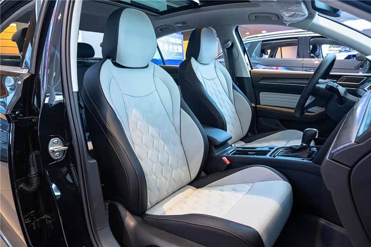 經(jīng)得起時(shí)間推敲才叫經(jīng)典,邁騰3000萬(wàn)輛甄選款要的就是精進(jìn)與深化