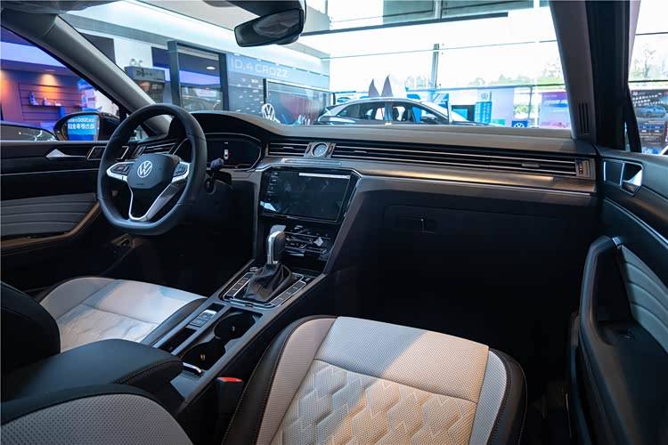 經(jīng)得起時(shí)間推敲才叫經(jīng)典,邁騰3000萬(wàn)輛甄選款要的就是精進(jìn)與深化