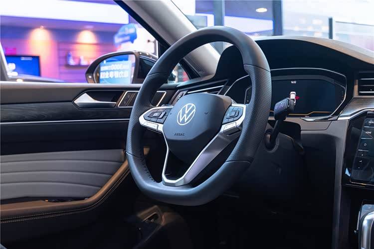 經(jīng)得起時(shí)間推敲才叫經(jīng)典,邁騰3000萬(wàn)輛甄選款要的就是精進(jìn)與深化