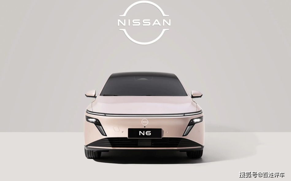 撕碎模仿者標簽,11月自主品牌新車用設(shè)計硬剛?cè)?" /></p>
<p>日產(chǎn)N6作為中型插混轎車,則展現(xiàn)了合資自主化的設(shè)計思路。基于東風日產(chǎn)天演架構(gòu)打造的車身采用溜背造型,前臉家族式V型鍍鉻飾條與數(shù)碼風格大燈結(jié)合,既有經(jīng)典元素的傳承,又不失現(xiàn)代感。其設(shè)計重點在于空間利用率的優(yōu)化,2815mm軸距通過座椅角度的精細化設(shè)計,讓后排腿部空間達到兩拳以上,而隱藏式儲物格的布局則呼應(yīng)了家庭出行的儲物需求。兩款家用轎車的設(shè)計共性清晰可見:放棄冗余裝飾,以空間優(yōu)化、材質(zhì)升級與技術(shù)隱形化處理,詮釋實用即美學(xué)的設(shè)計哲學(xué)。</p>
<p><strong>SUV場景導(dǎo)向的設(shè)計突圍</strong></p>
<p>11月上市的<span id="uogxmkq" class="keyword-span" data-modelid="7191"></span>,以純電SUV身份精準切入家庭市場,其設(shè)計完全圍繞家庭全場景展開。外觀上,封閉式前臉搭配分體式貫穿大燈,激光雷達的集成設(shè)計避免了突兀感,小藍燈的點綴則明確了其智能屬性;半隱藏式門把手與可發(fā)光車標提升了精致度,而19英寸輪轂則保證了通過性。車內(nèi)空間設(shè)計更顯巧思,后排座椅支持多角度調(diào)節(jié),后備箱配備可拆卸隔板與錨點裝置,適配兒童推車與寵物籠的放置需求,這種設(shè)計與廣汽傳祺S7等標桿車型的場景化思路一脈相承。</p>
<p class="ql-align-center" data-index="3"><img src="http://www.qaz77.cn/uploads/image/2025/1031/23160J1D3.png" title=