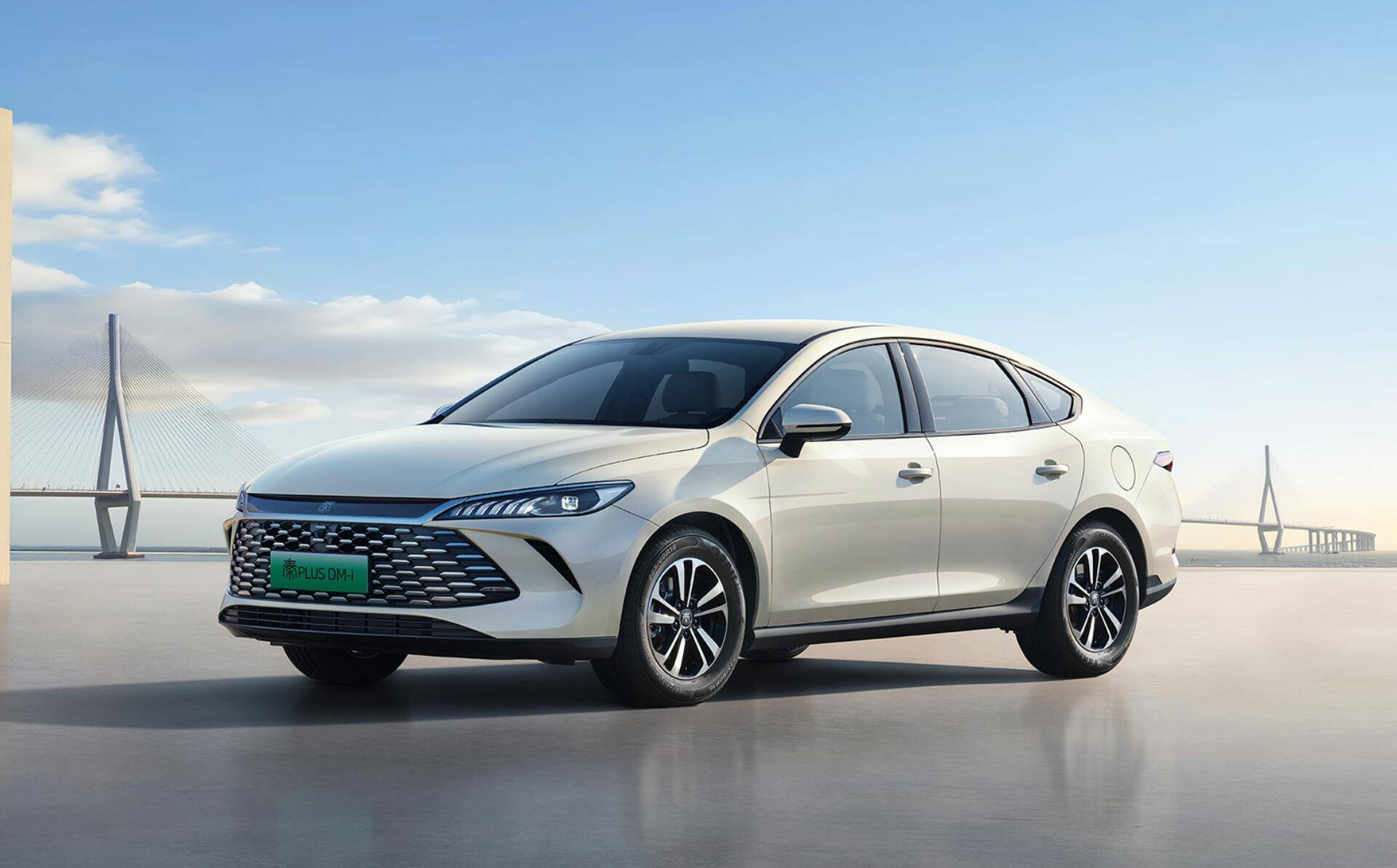 跟秦PLUS同級 限時起售價6萬+ 銀河星耀6推7款車型 125km遠航版值得沖