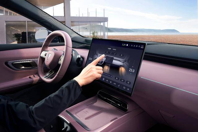 深藍(lán)L06全球預(yù)售:20萬級電動轎跑 激光雷達(dá)+磁流變懸架引領(lǐng)未來