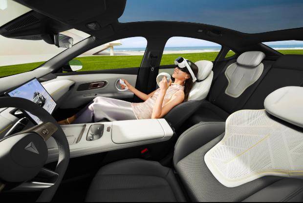 深藍(lán)L06全球預(yù)售:20萬級電動轎跑 激光雷達(dá)+磁流變懸架引領(lǐng)未來