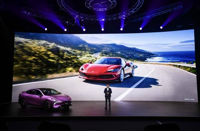 深藍(lán)L06全球預(yù)售:20萬級電動轎跑 激光雷達(dá)+磁流變懸架引領(lǐng)未來