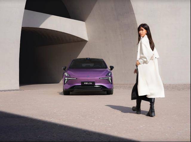 深藍(lán)L06全球預(yù)售:20萬級電動轎跑 激光雷達(dá)+磁流變懸架引領(lǐng)未來