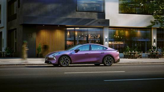 深藍(lán)L06預(yù)售,搭載磁流變懸架和3nm芯片,定價(jià)13.99-16.19萬(wàn)元