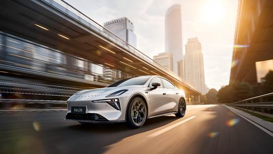 深藍(lán)L06預(yù)售,搭載磁流變懸架和3nm芯片,定價(jià)13.99-16.19萬(wàn)元