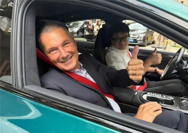 體驗(yàn)小米SU7后 寶格麗CEO盛贊小米成就堪比蘋(píng)果 體驗(yàn)小米SU7后 寶格麗CEO盛贊小米成就堪比蘋(píng)果