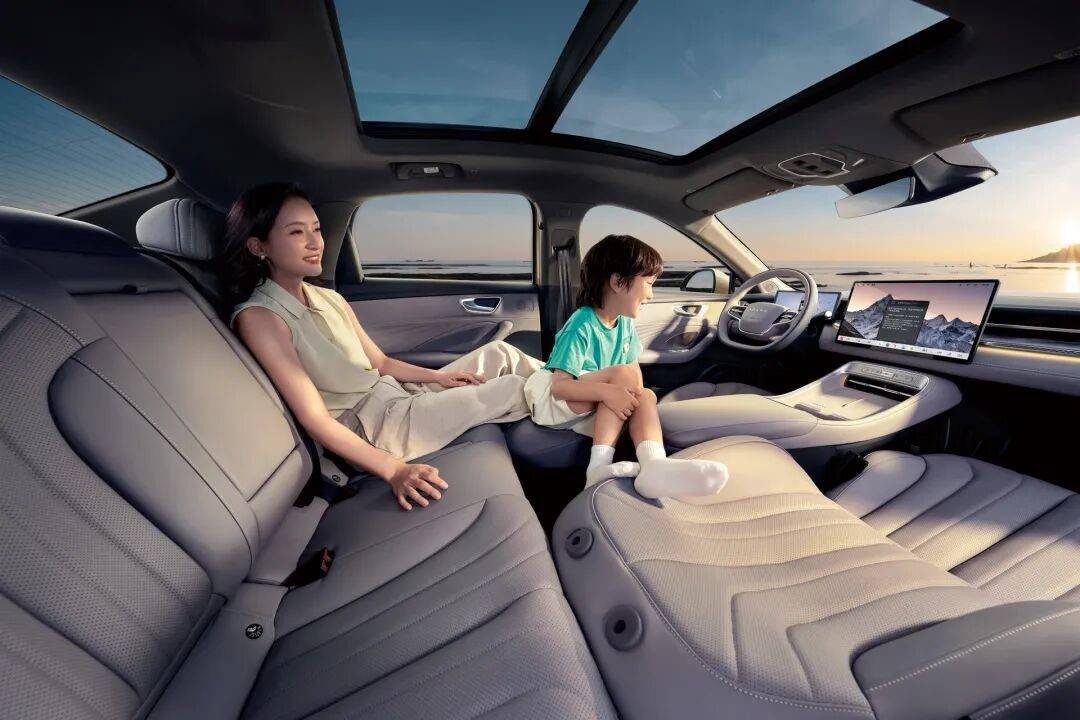 明年車市“非常痛苦”,張亮如何帶領(lǐng)榮威以價值戰(zhàn)破局?