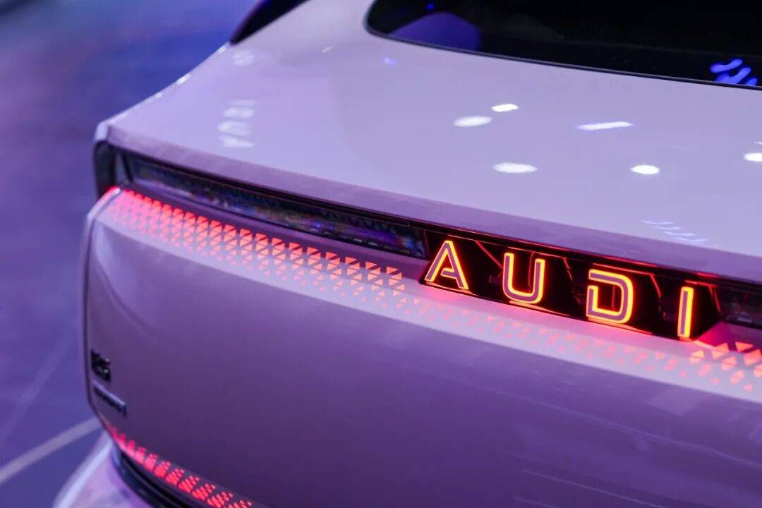 當奧迪E5 Sportback遇上蔚來ET5T:一場關(guān)于駕控本質(zhì)的對話