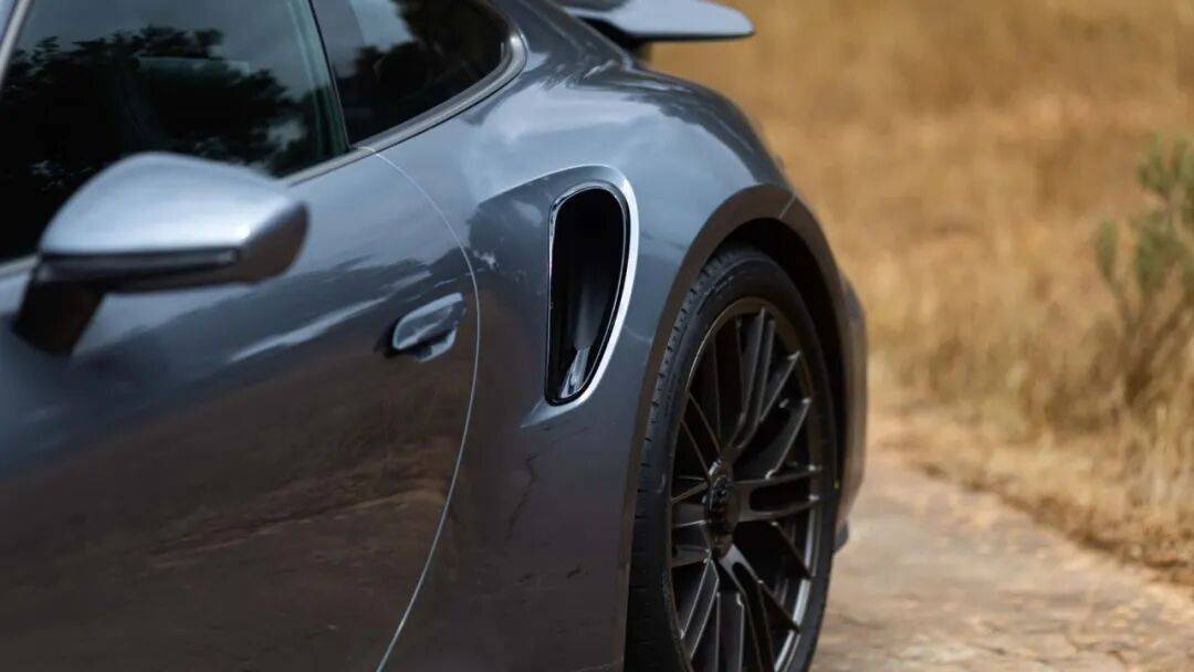 全新保時(shí)捷911 Turbo S賣這么貴,是有道理的