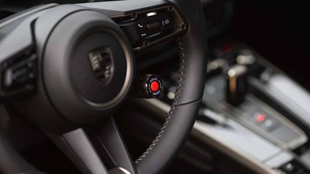 全新保時(shí)捷911 Turbo S賣這么貴,是有道理的