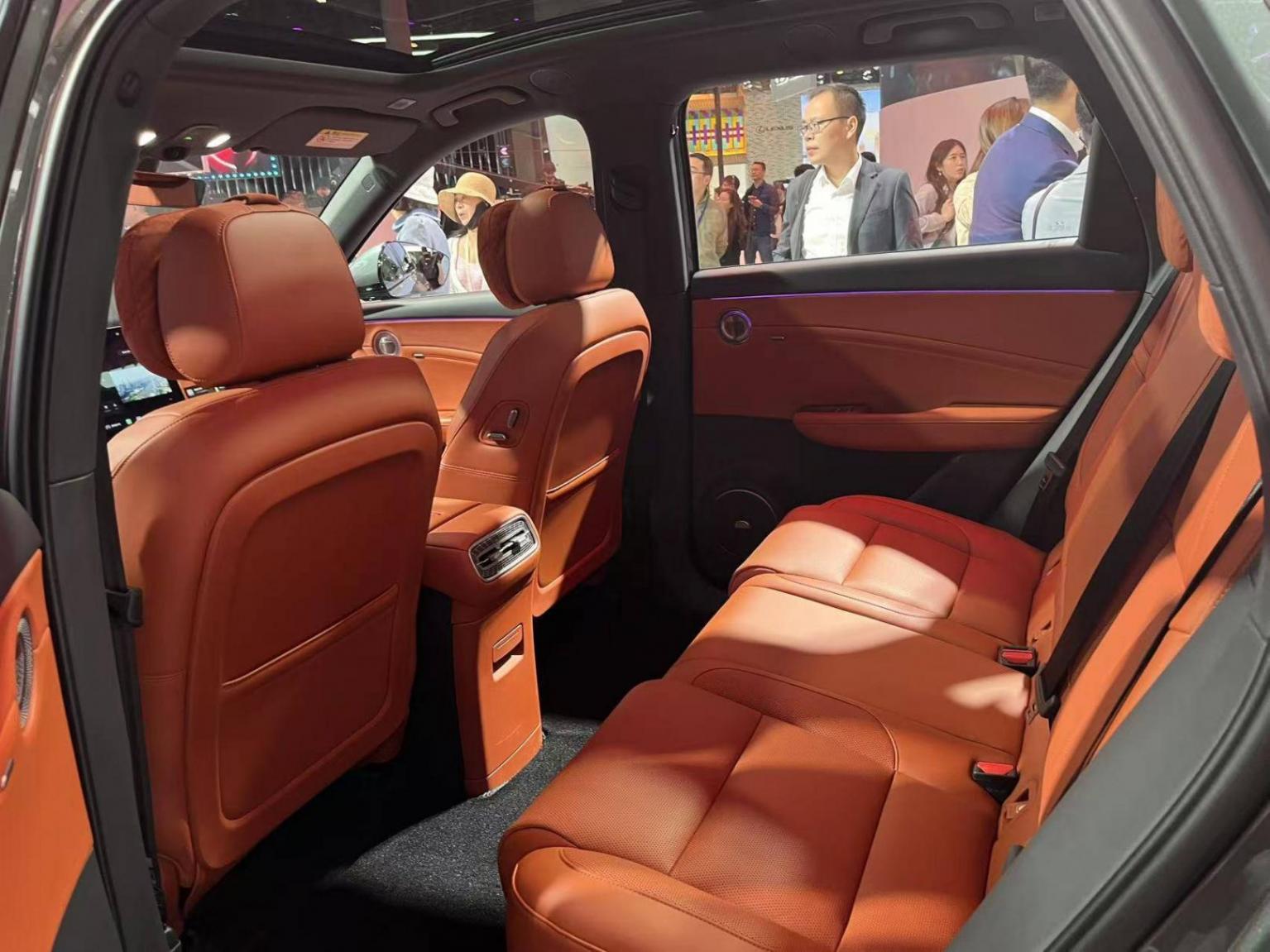 紅旗三大子品牌首秀廣州車(chē)展,HS6 PHEV預(yù)售17.88萬(wàn)起